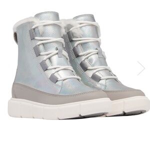 Sorel Explorer III Lace Winter Boot kids size 8: waterproof